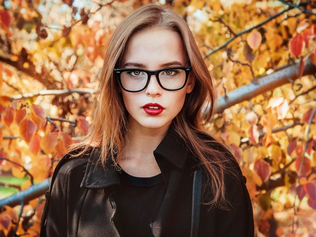 красивая, девушка, брюнетка, в очках