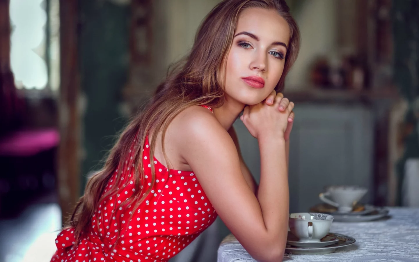 девушка, брюнетка, взгляд