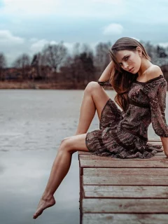 девушка, позирует, на мостках