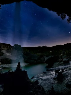 пещера, звёзды, космос, небо, ночь, пейзаж, горы, скала, вода, природа, лес, деревья, песок, трава, кусты, камни, домик, лапортельяда, испания