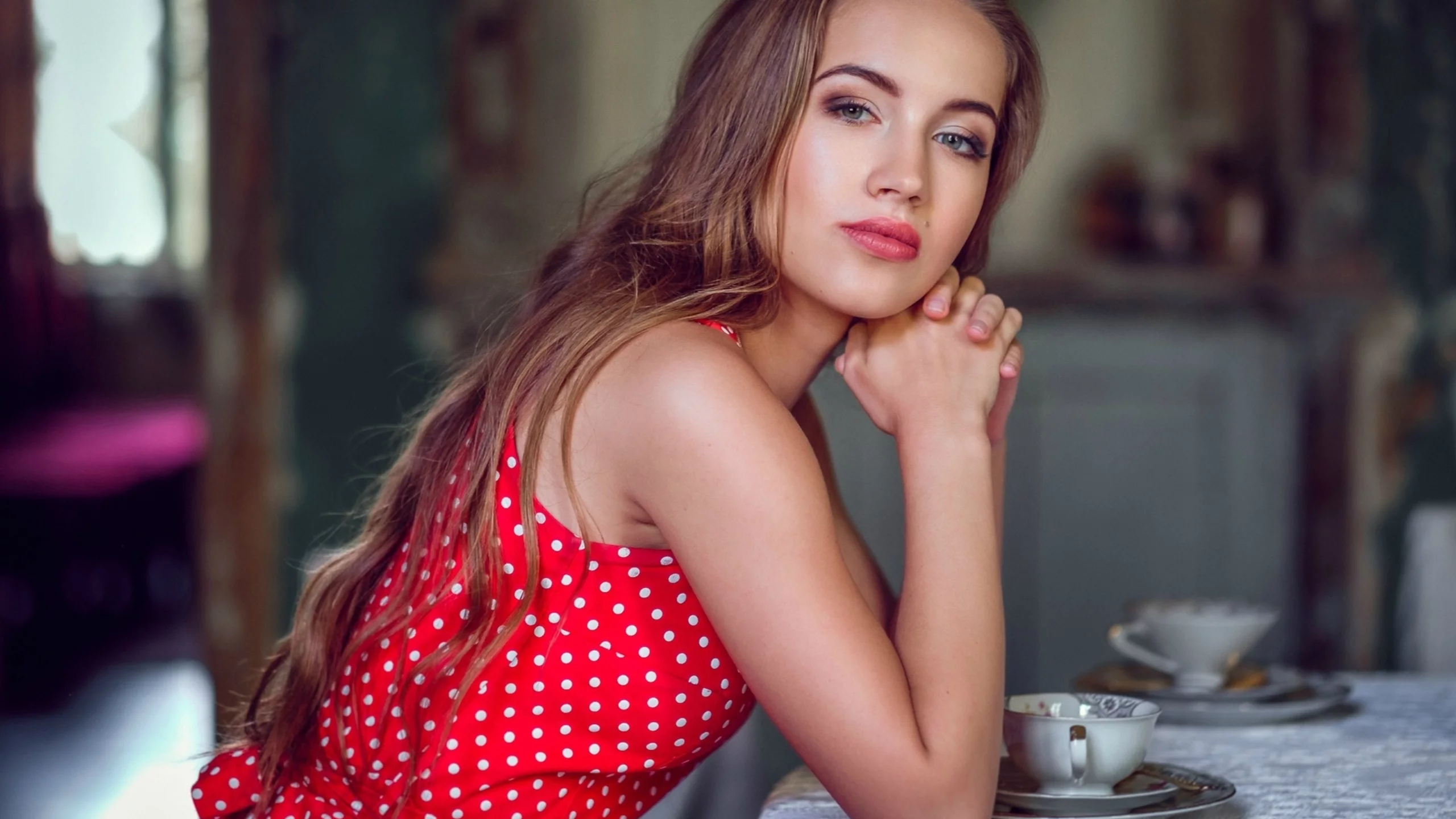 девушка, брюнетка, взгляд