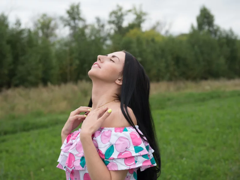 девушки, поле