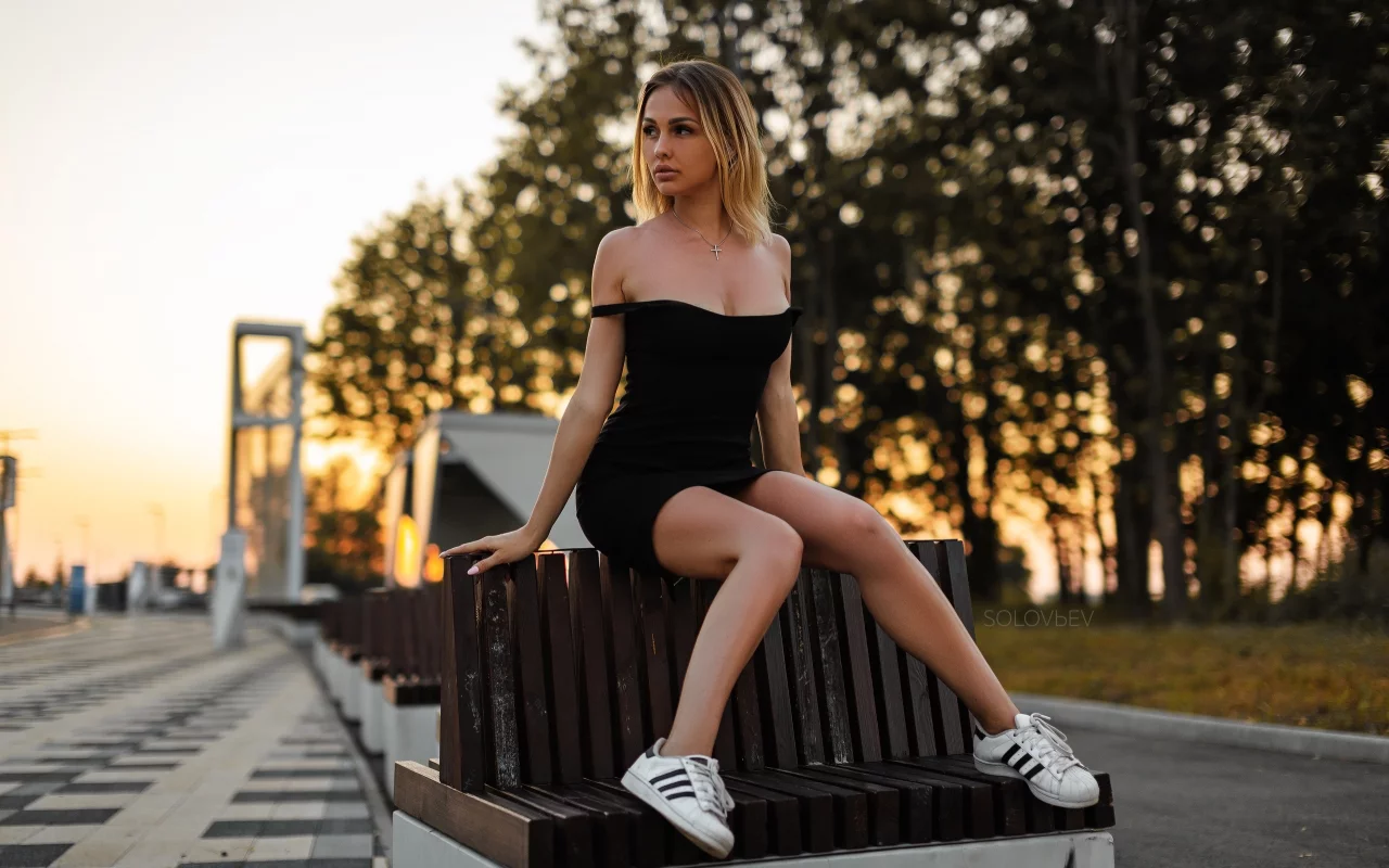 девушка, милая, симпатичная, кроссовки, платье