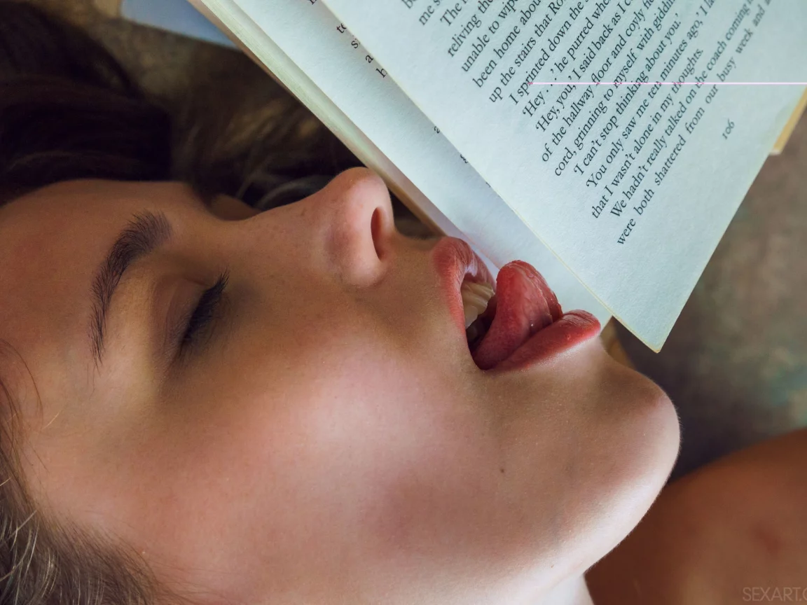 девушка, книга, страницы