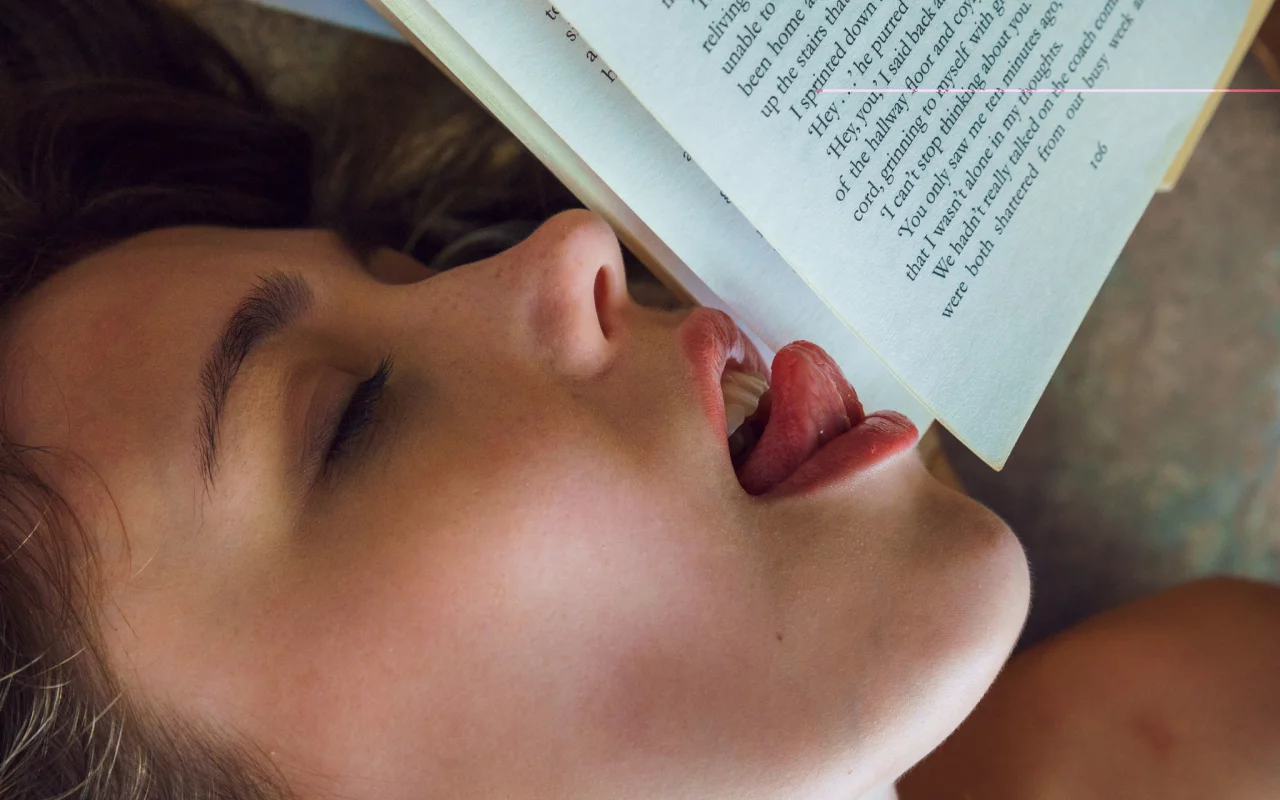 девушка, книга, страницы