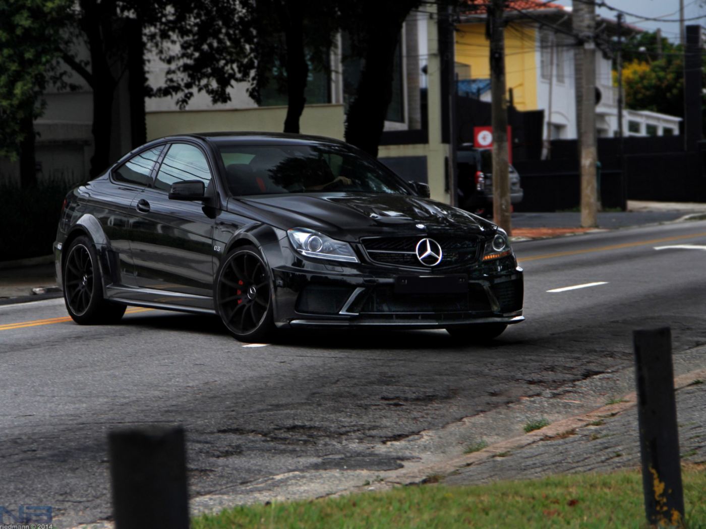 Бандитский Mercedes Benz e63 AMG