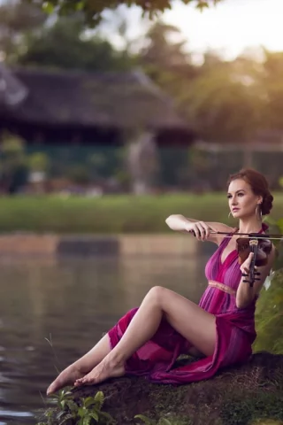 девушка, красивая, играет на скрипке, природа