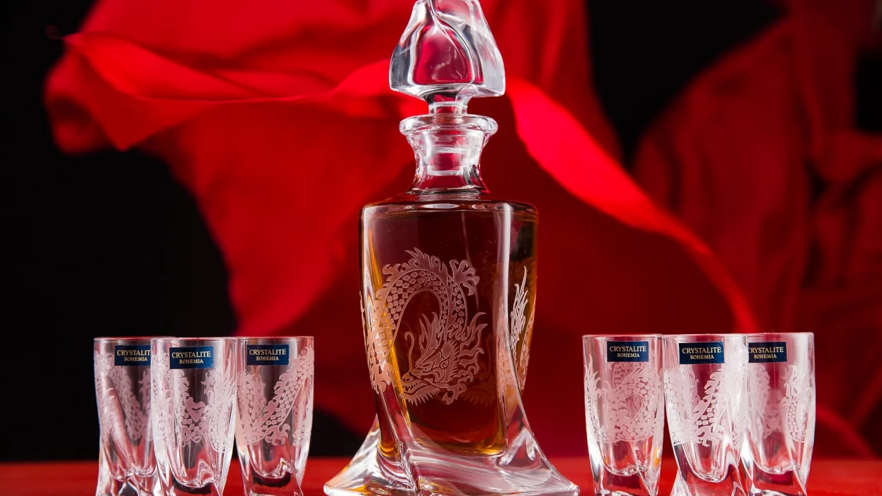 алкоголь, стаканчики, бутылка, графин