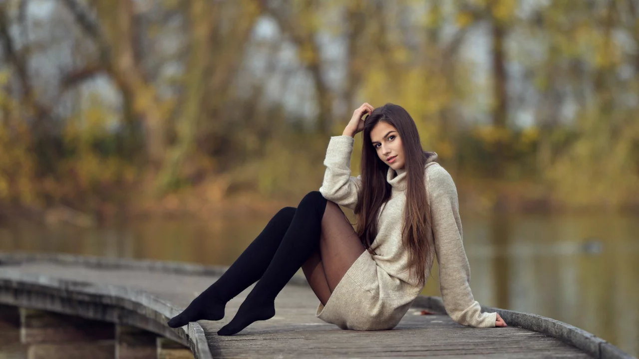 девушка, брюнетка, чулки