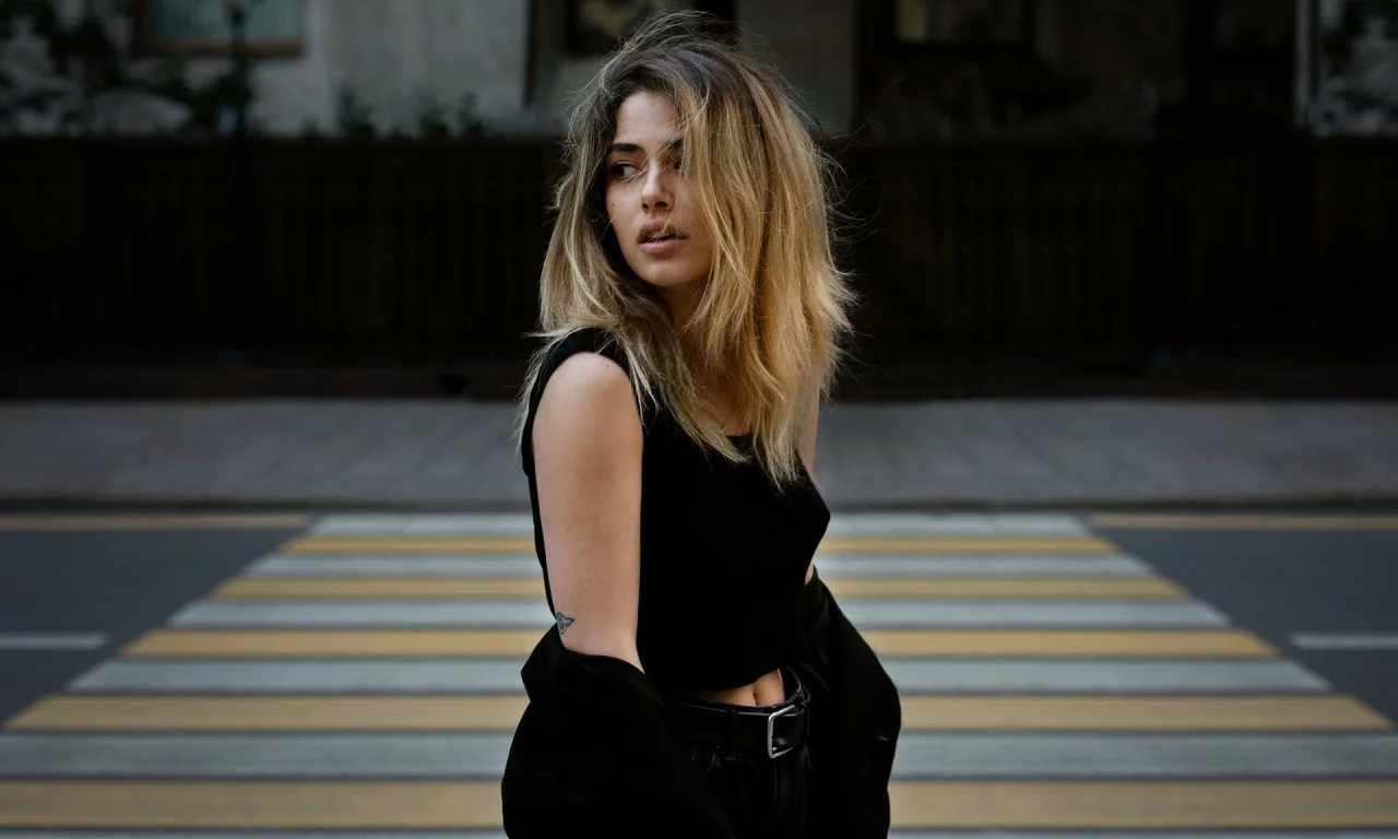 блондинка, красивая, фотосессия на улице