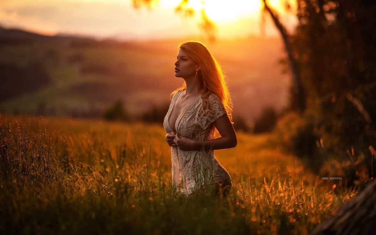 девушка, блондинка, длинные волосы, поле, трава, закат, miki macovei