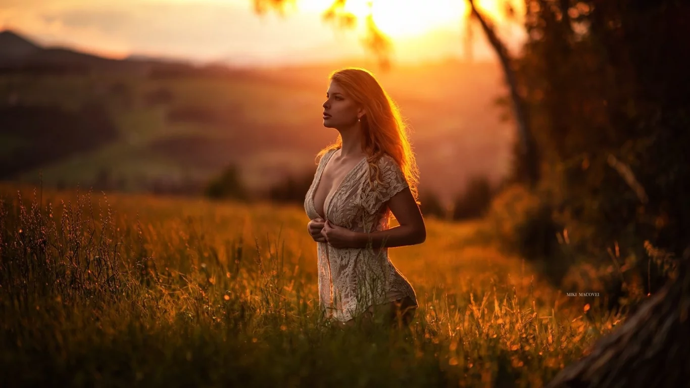 девушка, блондинка, длинные волосы, поле, трава, закат, miki macovei