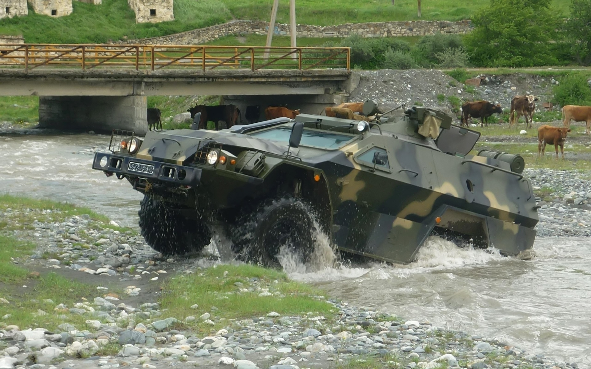 Автомобиль выстрел фото военный