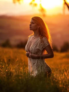 девушка, блондинка, длинные волосы, поле, трава, закат, miki macovei