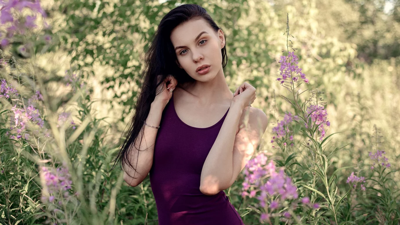 брюнетка, взгляд, красивая девушка, на природе