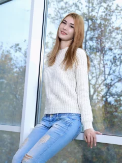 девушка, милая, симпатичная, джинсы, свитер