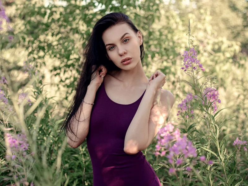 брюнетка, взгляд, красивая девушка, на природе