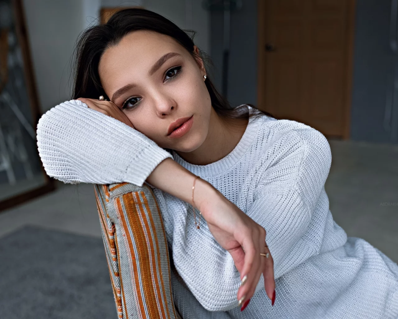 девушка, модель, милая, красивая, симпатичная брюнетка, взгляд