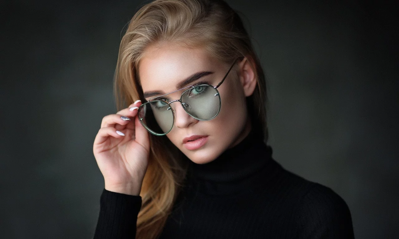 девушка, в очках, взгляд