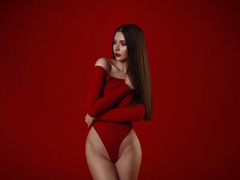 брюнетка, красивая, сексуальная фигура