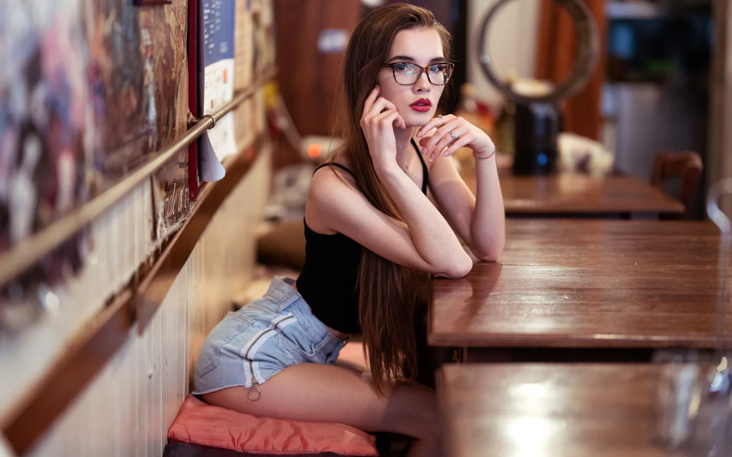 девушка, милая, симпатичная, шорты, очки