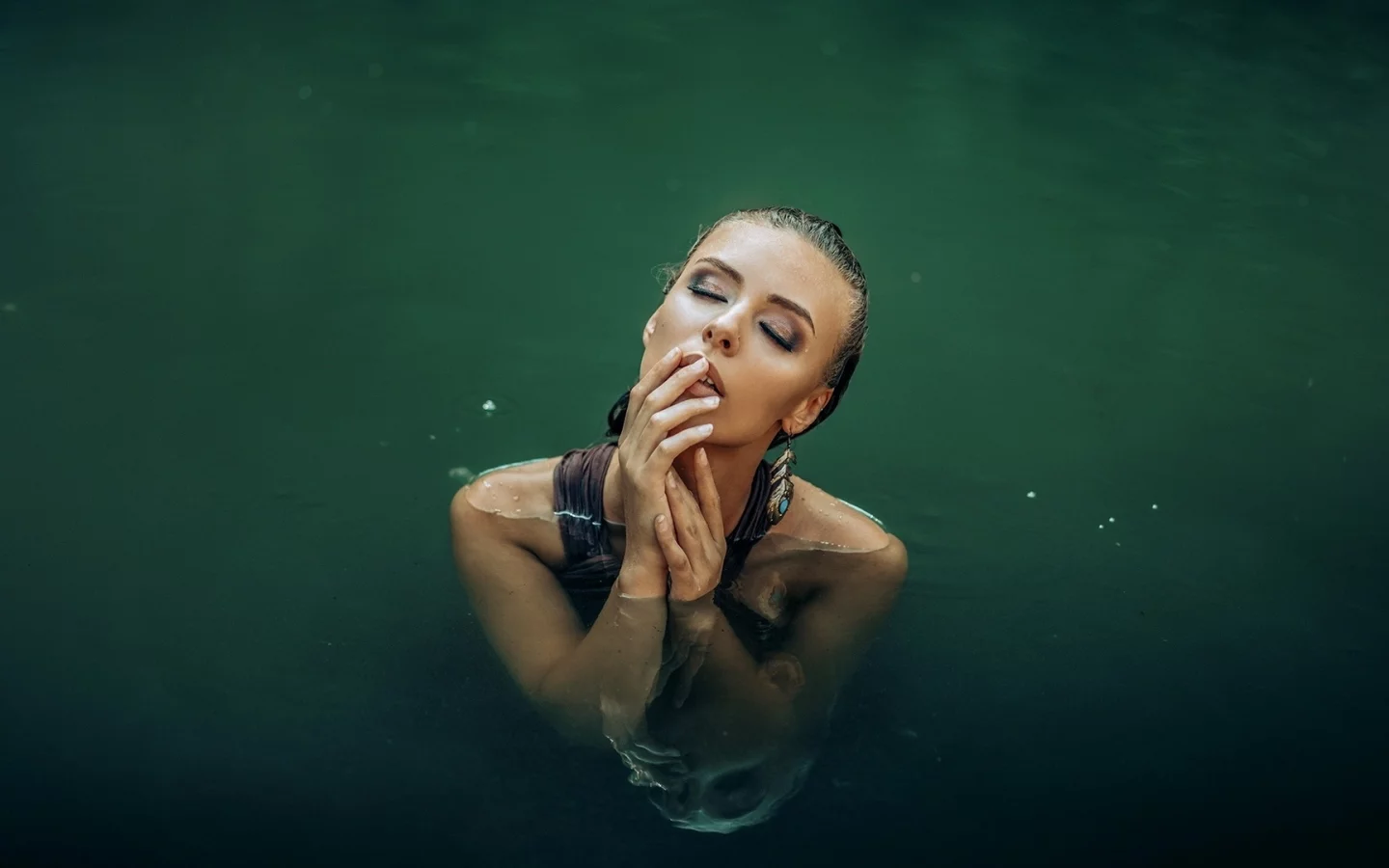 девушка, в воде