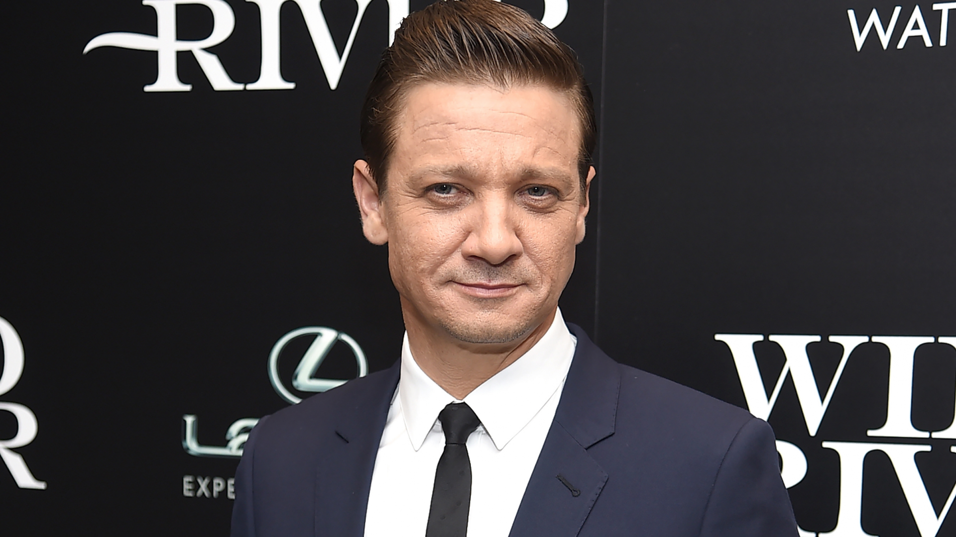 Актер 2018. Джереми Реннер обои. Артисты 2018 2021. Jere,my Renner. Хороший результат картинка актер.