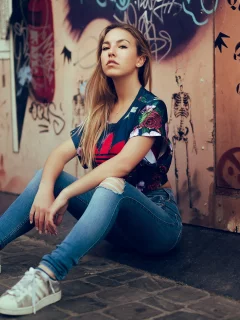 девушка, милая, симпатичная, джинсы, кроссовки
