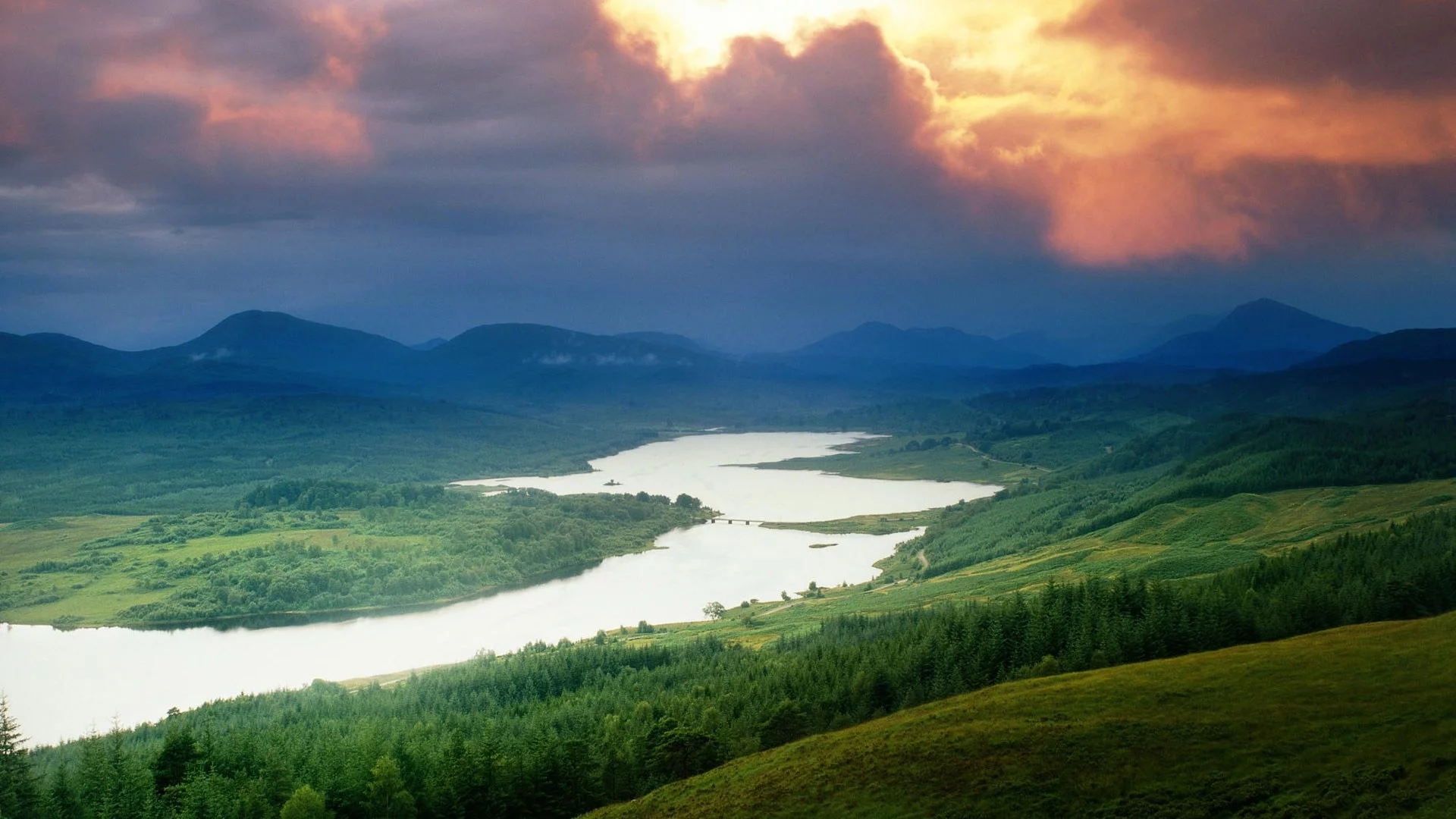 горы, река