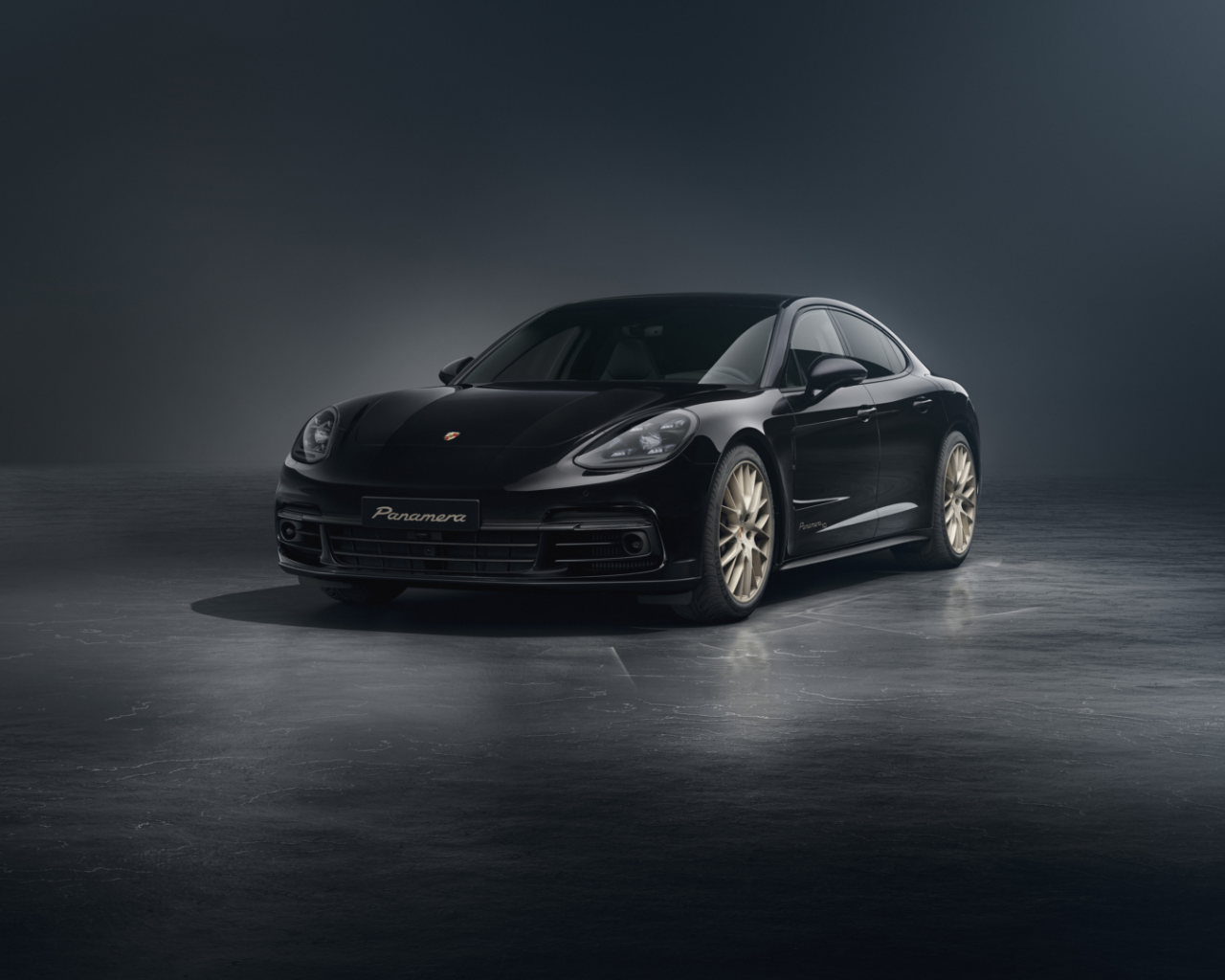 Porsche Panamera Black