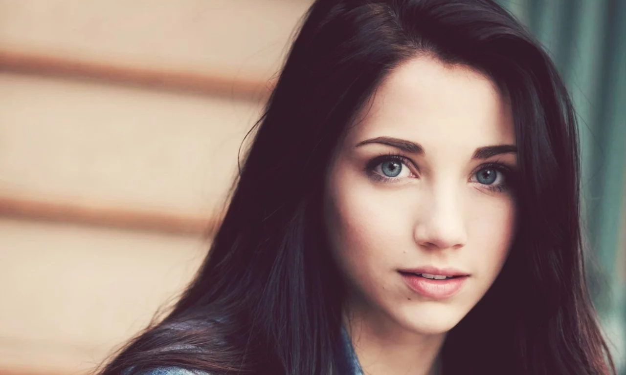 актриса, emily rudd