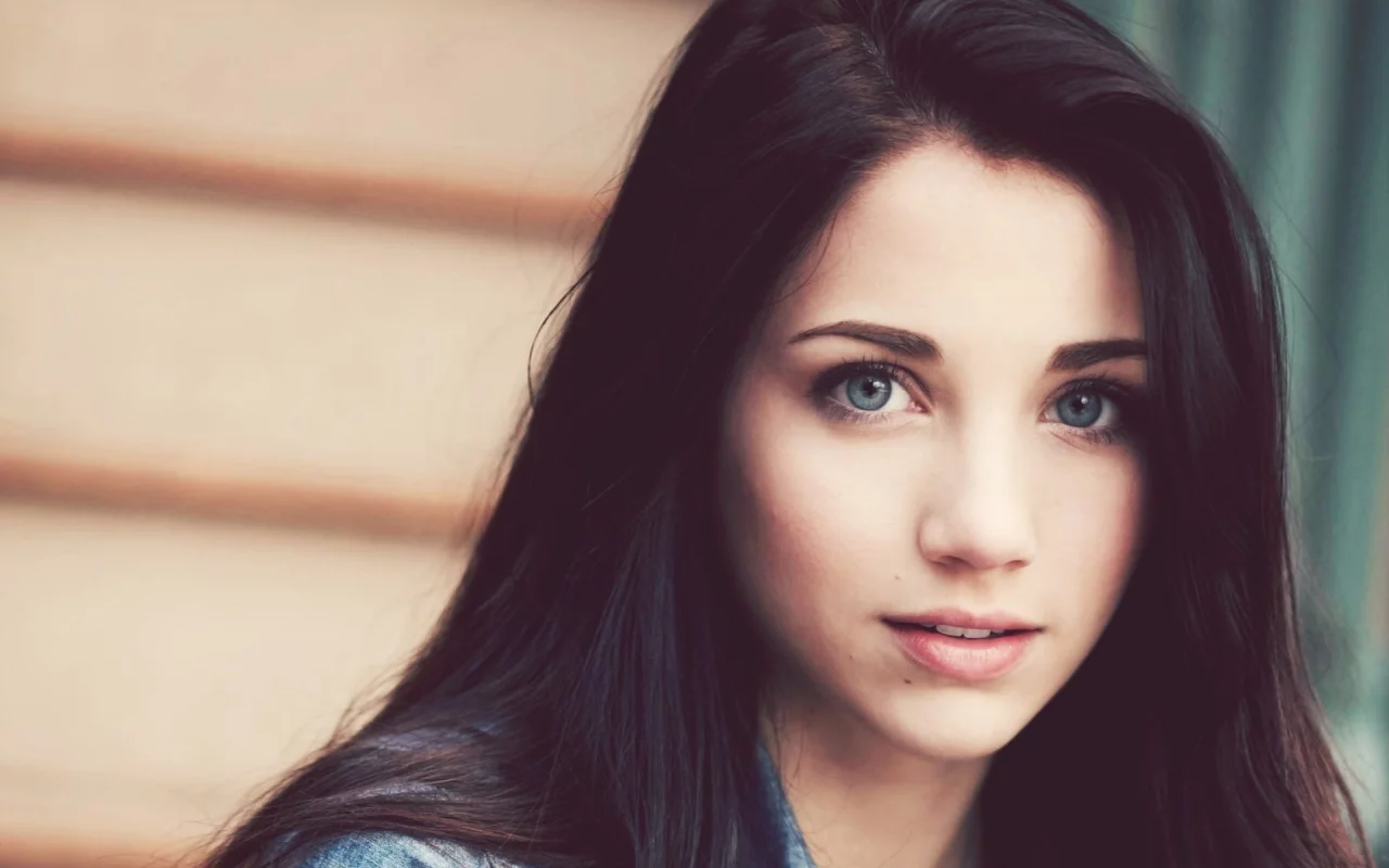 актриса, emily rudd