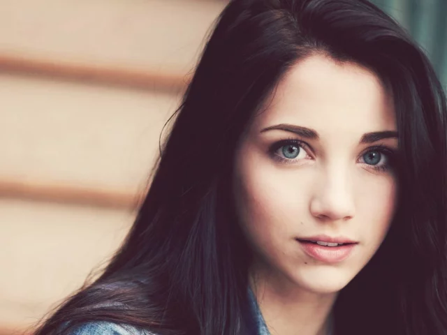 актриса, emily rudd