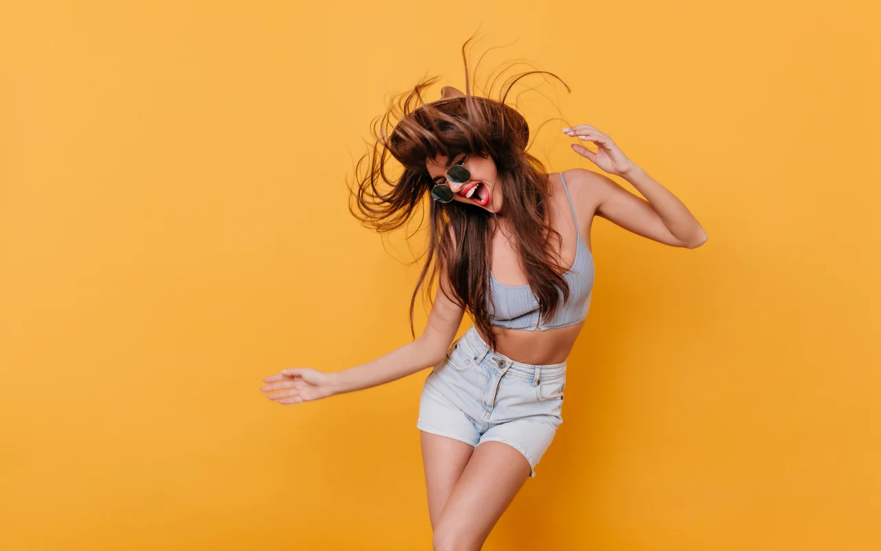 girl, beautiful, pretty, shorts, glasses, hat