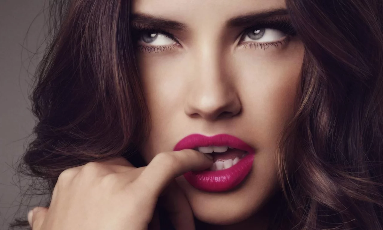 adriana lima, red lips