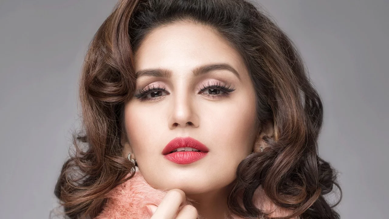girl, beautiful, huma qureshi