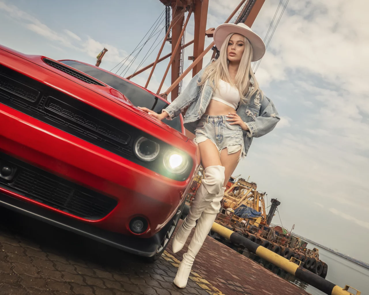 авто с девушкой