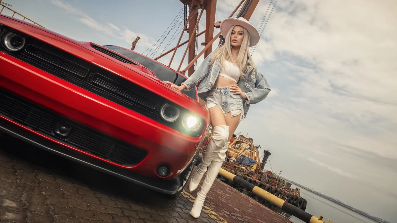 авто с девушкой