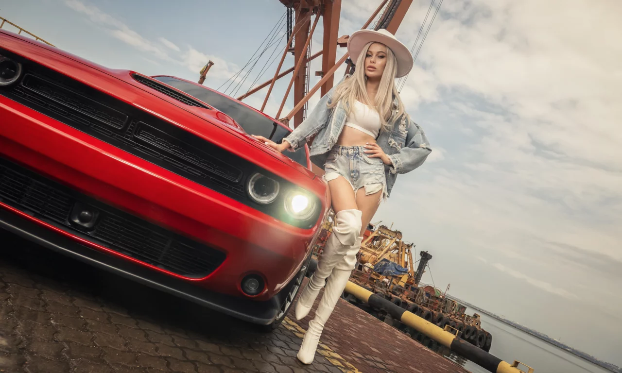 авто с девушкой