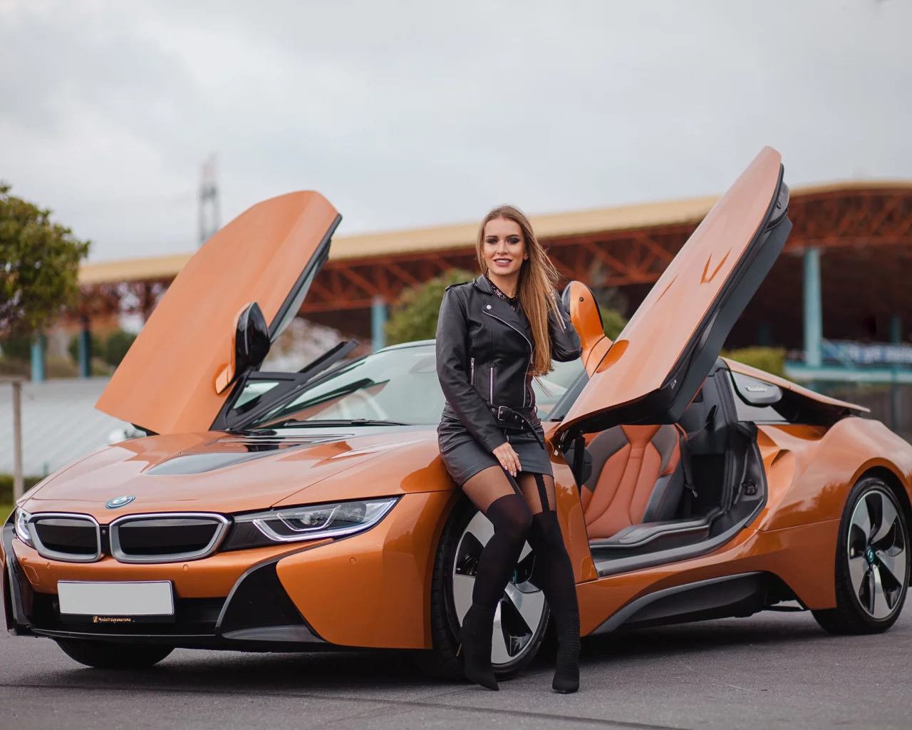 авто с девушкой