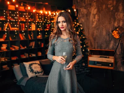 Новогодняя девушка