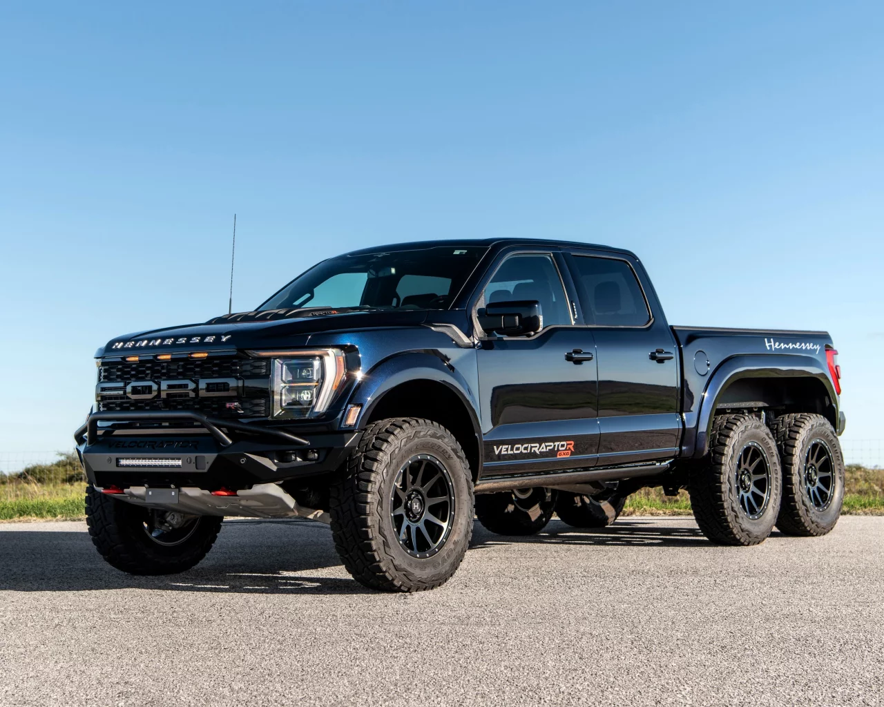 Hennessey VelociRaptoR 6x6 Jeep
