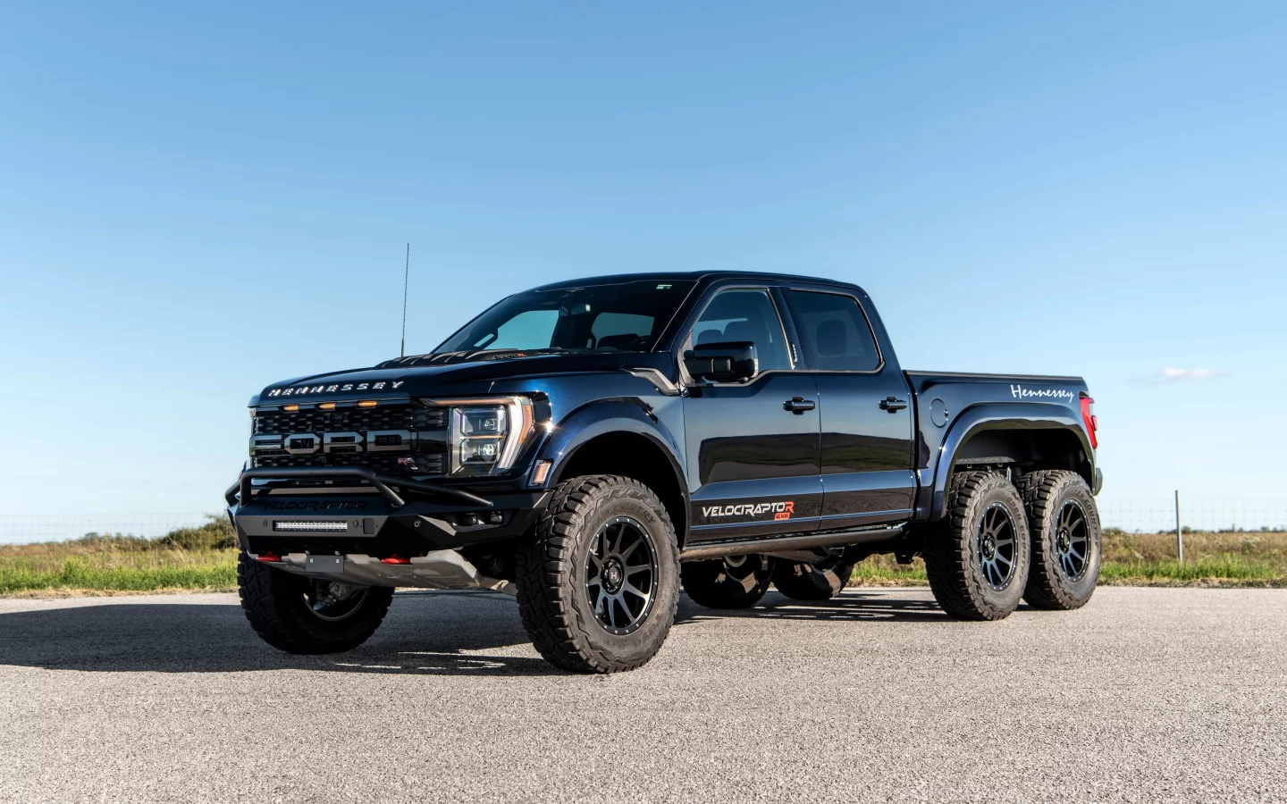 Hennessey VelociRaptoR 6x6 Jeep