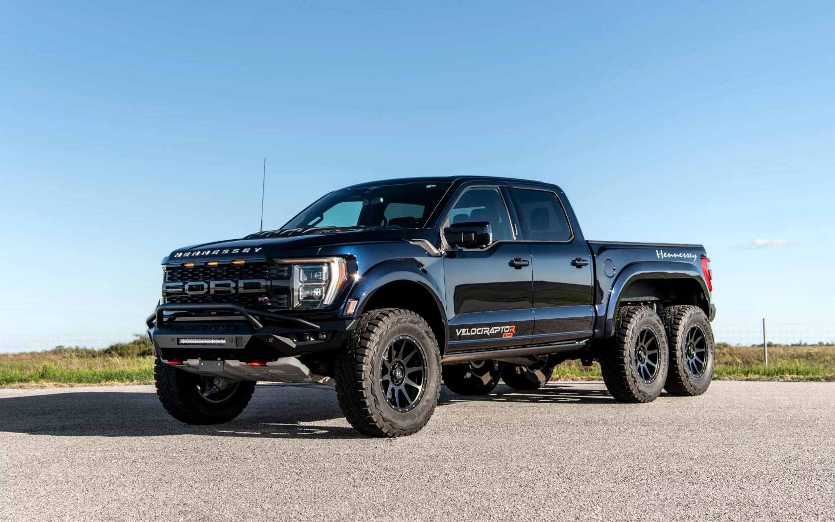 Hennessey VelociRaptoR 6x6 Jeep
