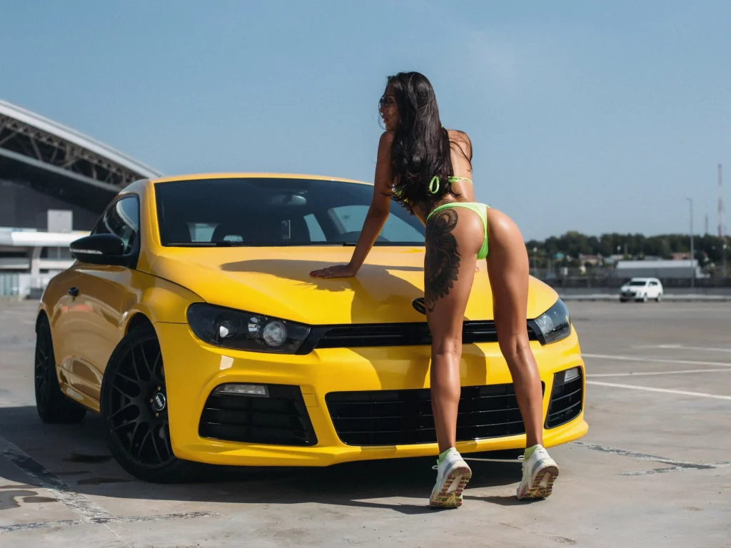 авто с девушкой