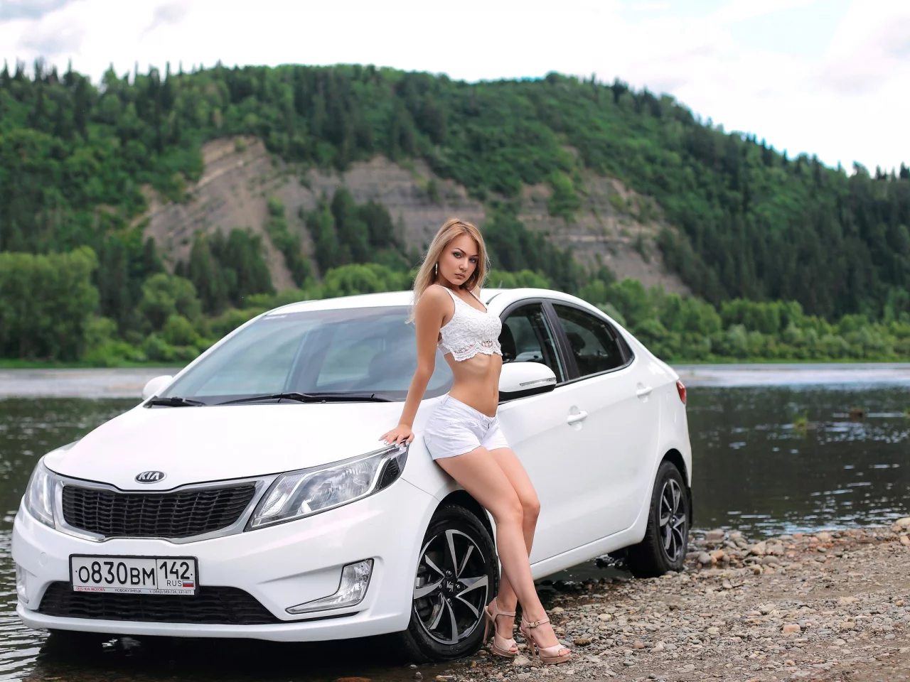 авто с девушкой