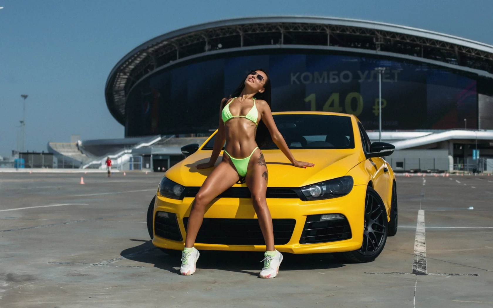 авто с девушкой