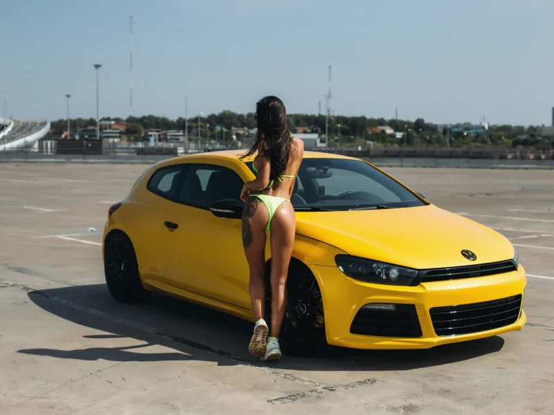авто с девушкой