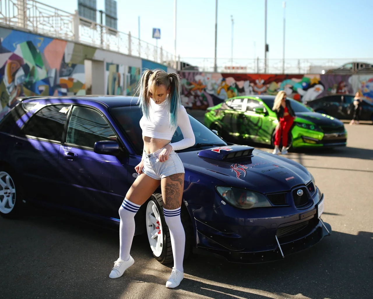 авто с девушкой