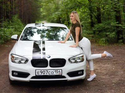авто с девушкой